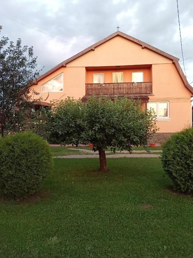 Отель Timi Kulcsoshaz Lazarea Экстерьер фото