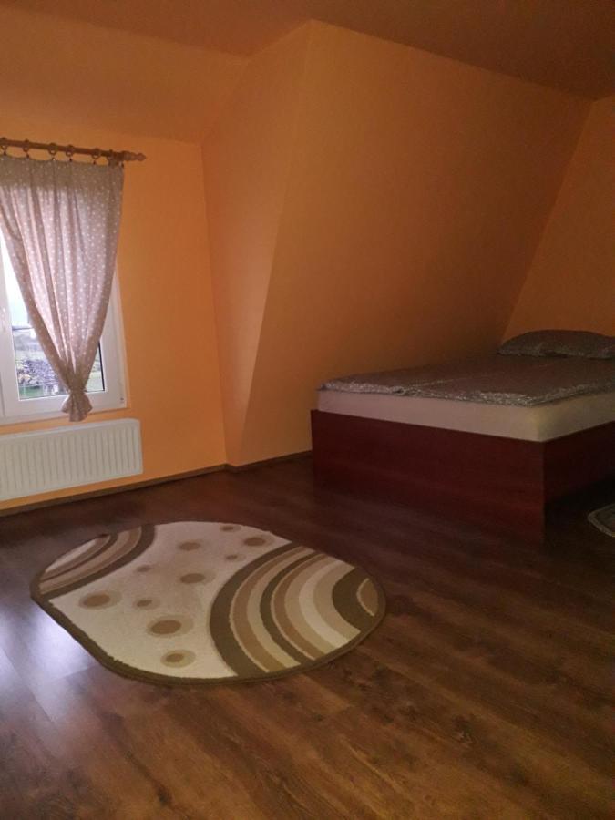 Отель Timi Kulcsoshaz Lazarea Экстерьер фото